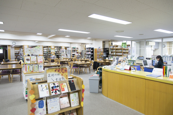 八王子学園_図書館