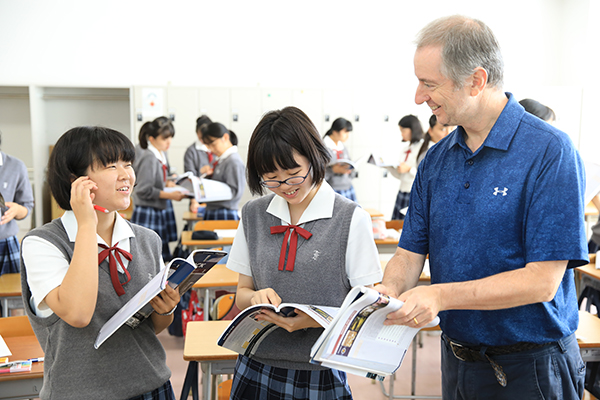 富士見_ネイティブの先生にも活発に問いかける