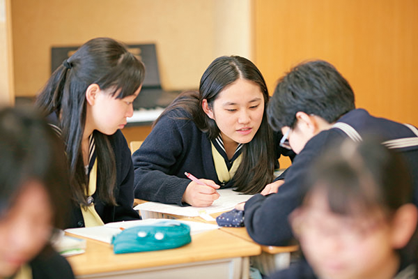 女子聖学院_「ことば」が飛び交うグループワーク