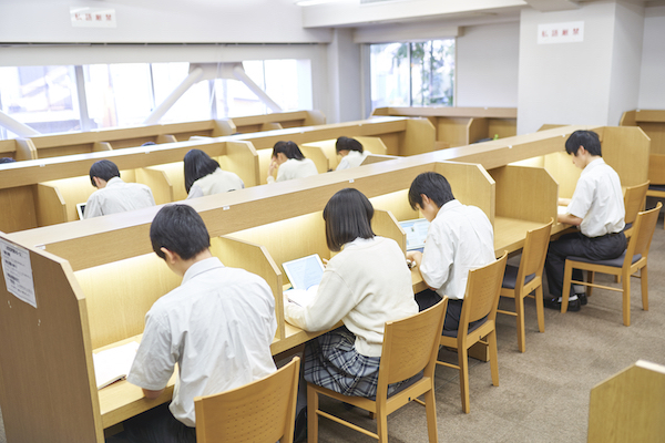 桜丘_自習室や図書館など、生徒の