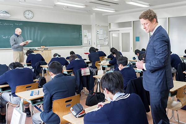 東京電機大_ネイティブによるチームティーチングも