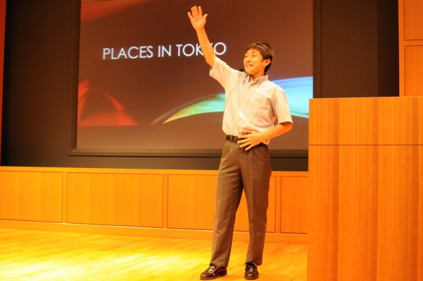 東京成徳_発表の機会が豊富にあります。写真は昨年の文化祭での中3生のスピーチの様子。