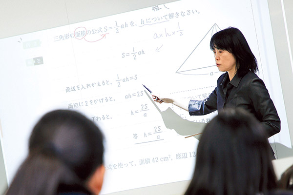 女子聖学院_フューチャールームでの授業の様子