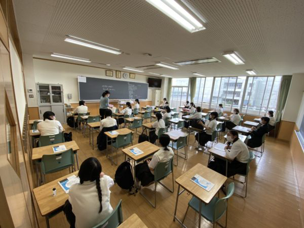 国府台女子_生徒間で人間関係のトラブルがないか、毎学期アンケート調査を実施。生徒も保護者も、悩みがある時には専門カウンセラーに相談することもできます。