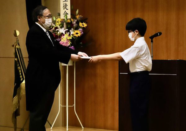 聖徳学園_2020年6月7日。密を避けて、１クラスずつ入学式を行いました。