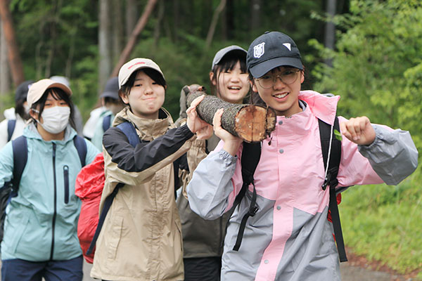 女子聖学院_夏休み恒例の「JLMキャンプ」にて