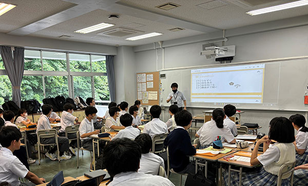 芝工柏_中学の総合的な学習の時間の様子