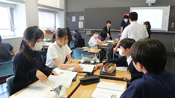 昭和学院_グループワークなど互いに学び合う授業も多い