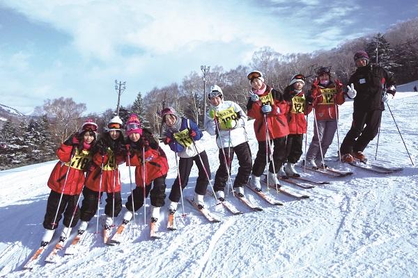 12月に実施されるスキー教室（希望制）