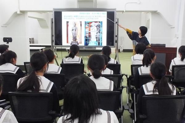 「仕事観を育む」をテーマに東京国立博物館で行われた学芸員による講演会。